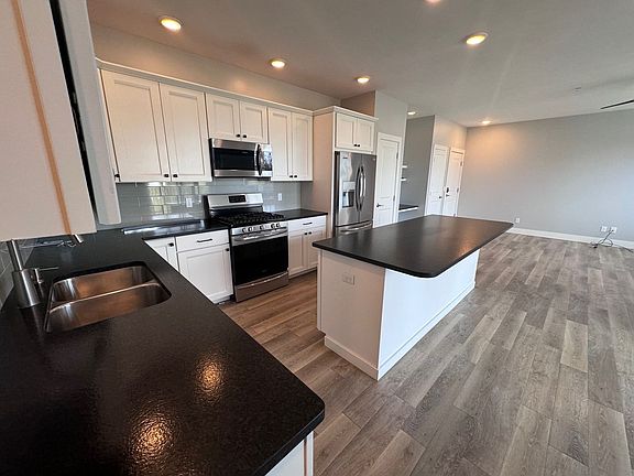 4th image of 1510 Veterans Dr Unit 7