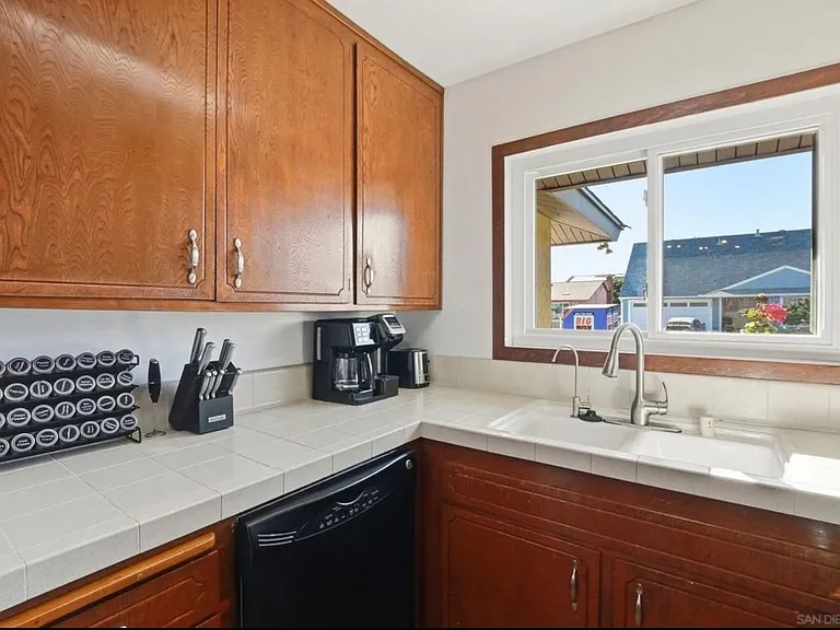 1830 Thelborn Way — Photo 11