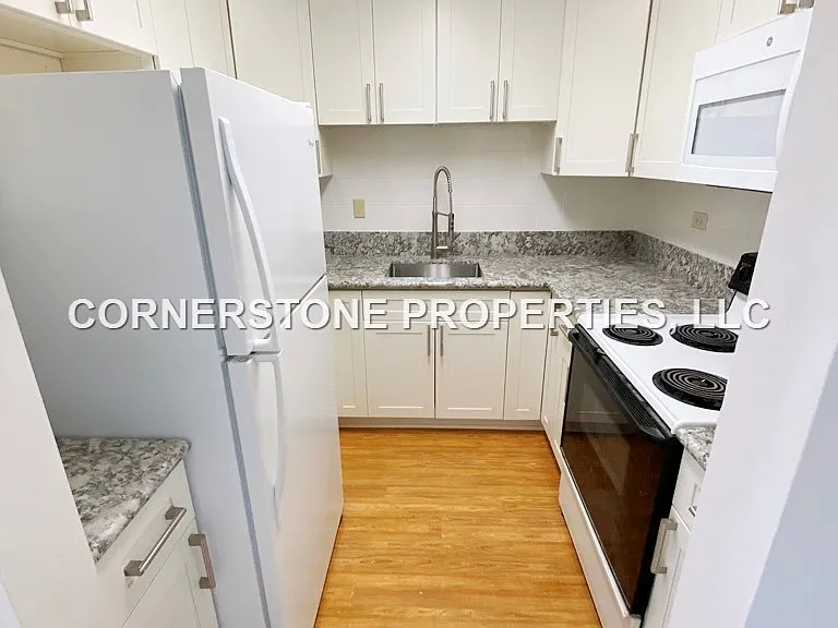 796 Isenberg St #14C — Photo 2