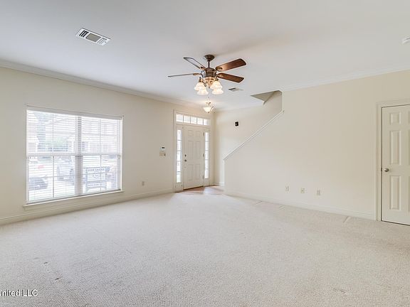 4th image of 894 Jefferson Dr