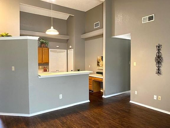 5th image of 2905 Gray Oak Dr