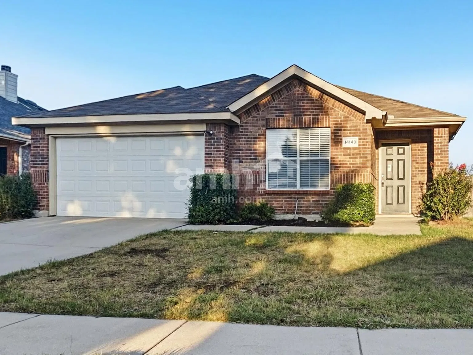 4 bed, 2.0 bath, 2152 sqft, $2,220 — Photo 1