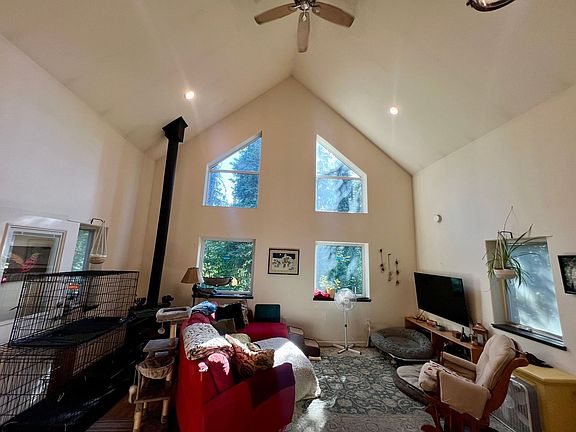 4th image of 2715 Tall Spruce Rd