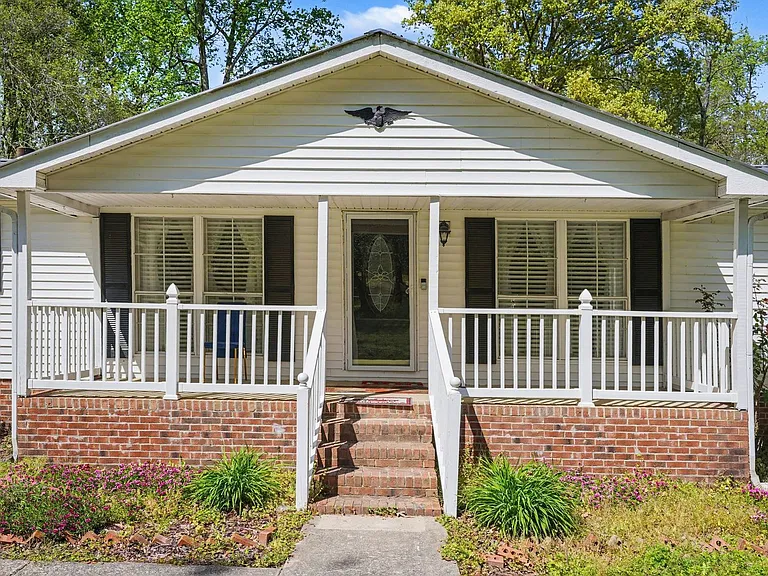 4705 Pearl Rd — Photo 4