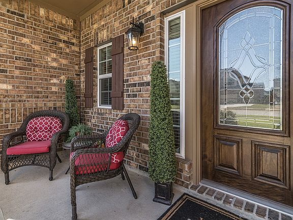 3rd image of 335 Woodway Dr