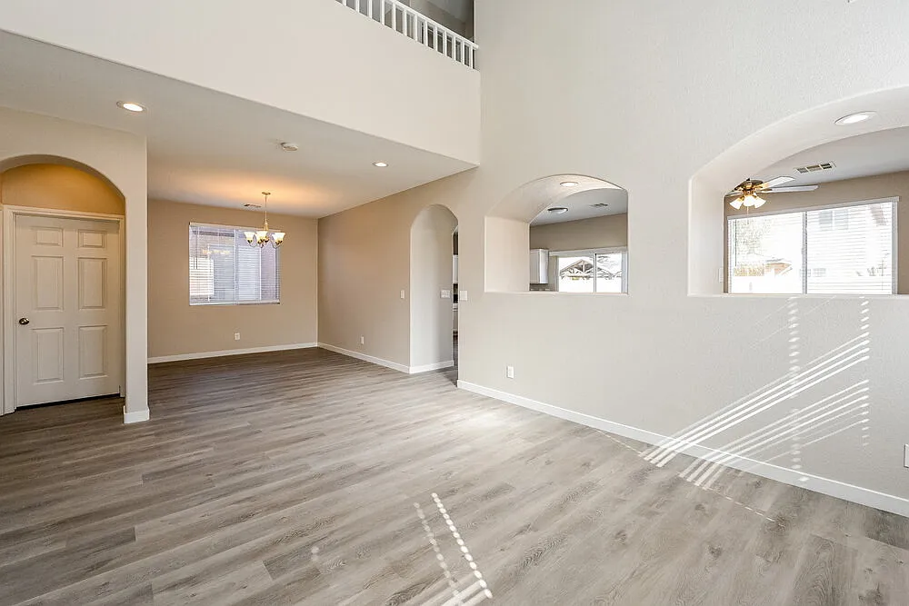 3 bed, 2.5 bath, 2012 sqft, $2,330 — Photo 4