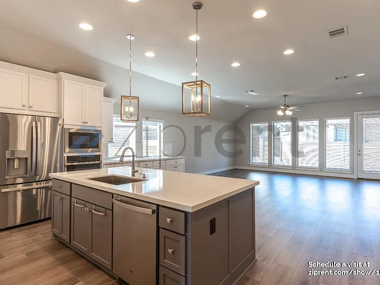 256 Eagle Ford Dr — Photo 7