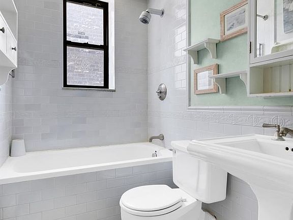 4th image of 1417 31st Ave APT 3C