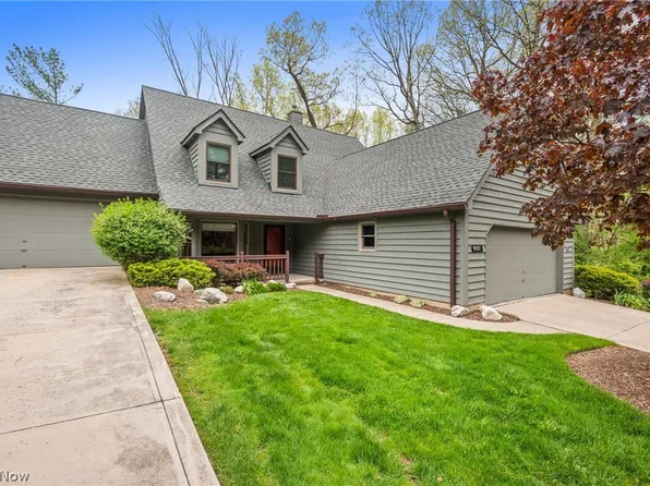 9101 Woodcrest Dr, Brecksville, OH 44141