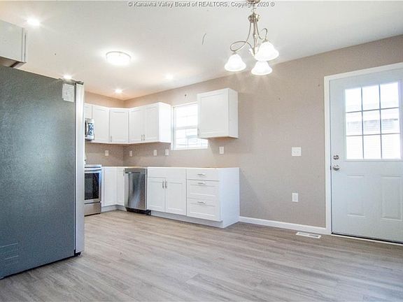 5th image of 107 N Harbour Ln