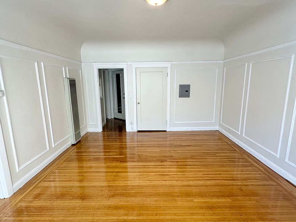 1st image of 2650 Franklin St #26