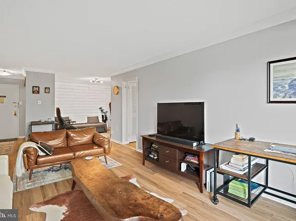 700 7th St SW APT 311, Washington, DC 20024