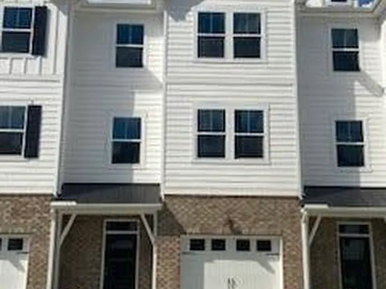 9412 Sun Fountain Dr — Photo 1