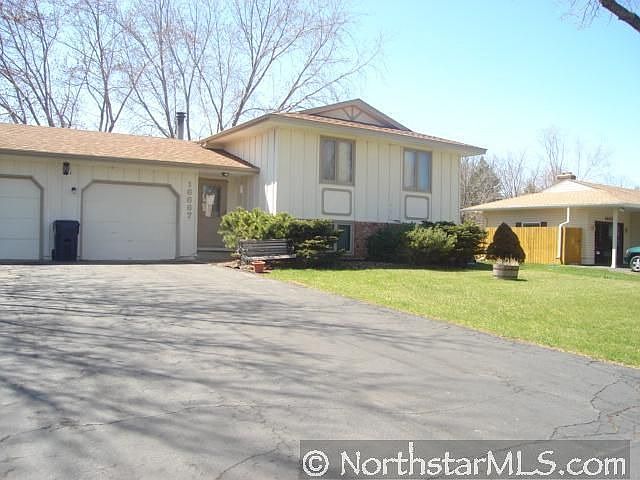Home for Sale in Lakeville, MN $212,000