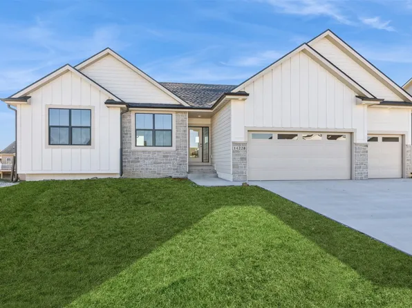 14228 N Valley Dr, Urbandale, IA 50323