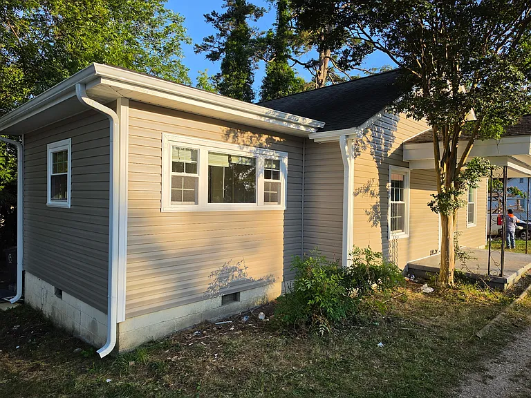 1871 Merritt Dr — Photo 1