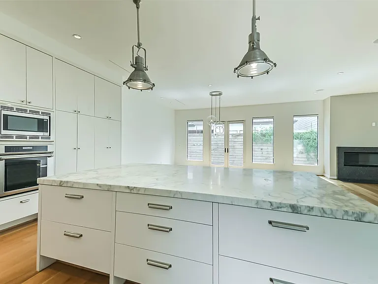 815 Alexander St — Photo 19