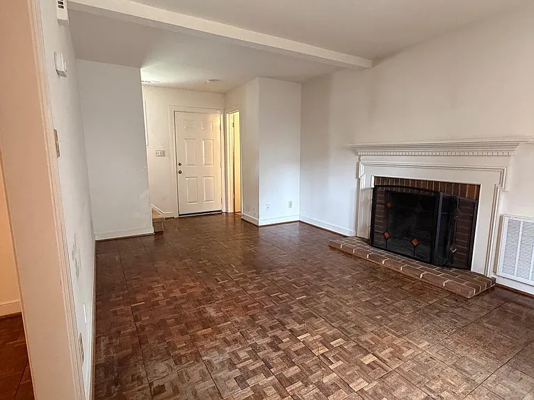1446 Kenmore Ave — Photo 4