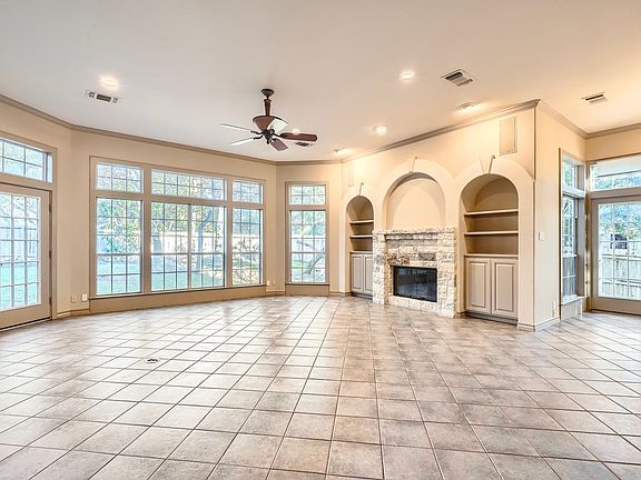 4th image of 2327 Fountain Way