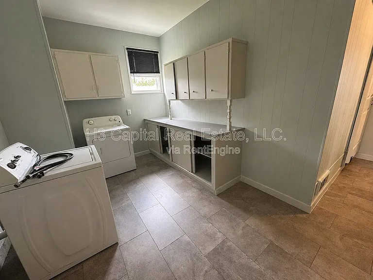 202 S Hilgard St — Photo 9