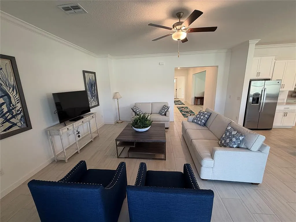 3 bed, 3.5 bath, 2784 sqft, $3,000 — Photo 2
