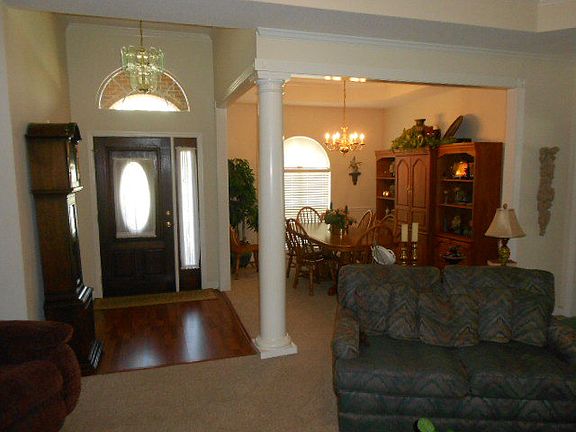 2nd image of 3545 Victoria Dr
