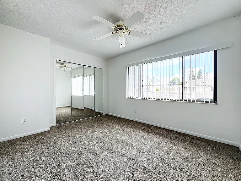 5381 Vineland Rd — Photo 12