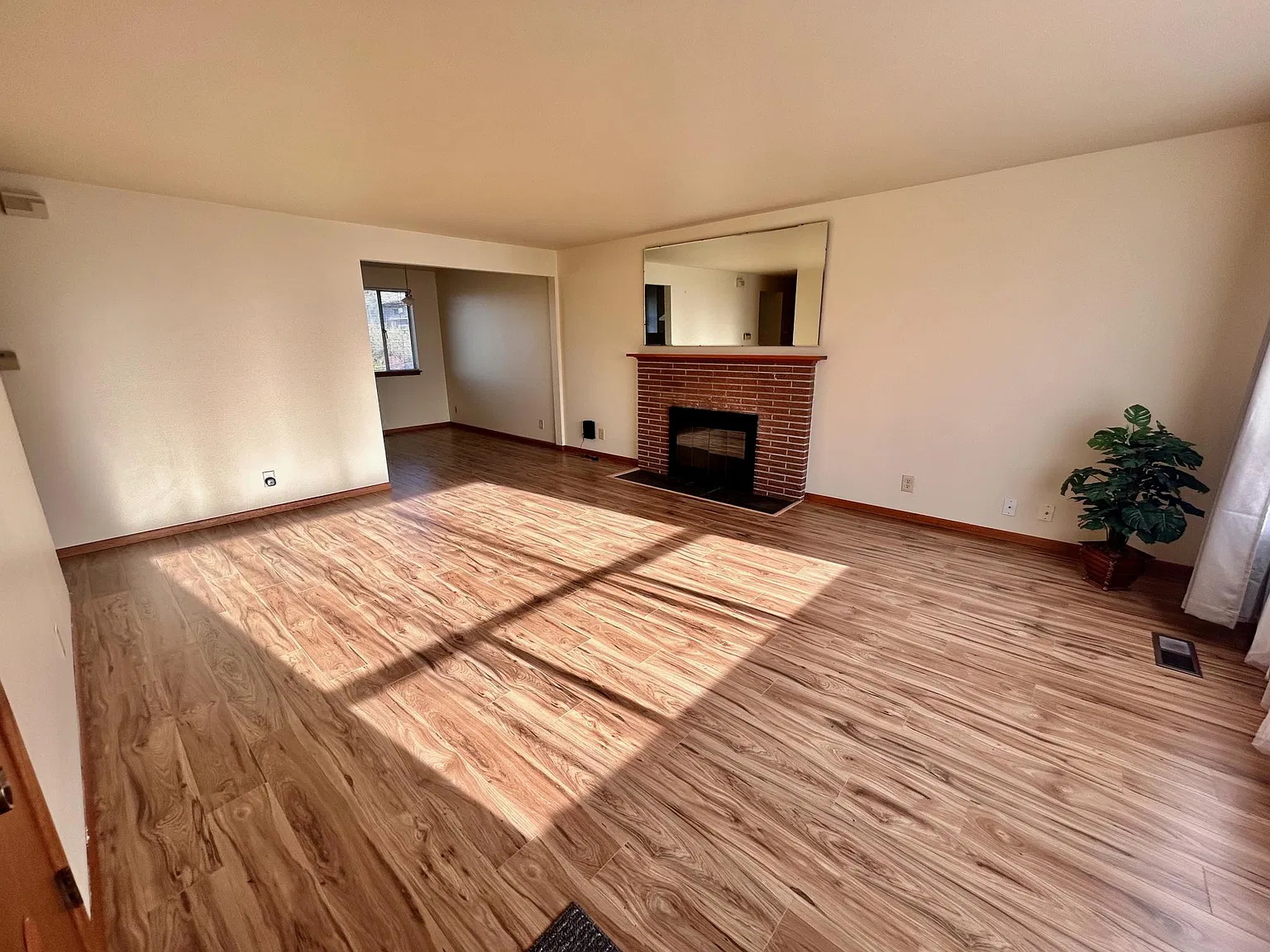 3 bed, 1675 sqft, $3,475 — Photo 4