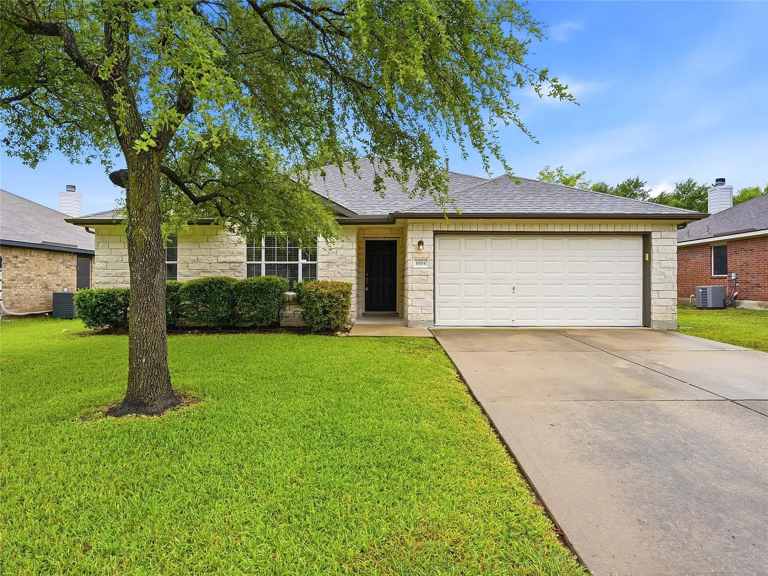 3 bed, 2.0 bath, 1645 sqft, $2,250 — Photo 1