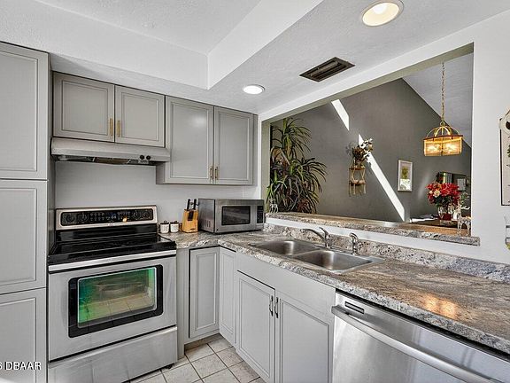 3rd image of 1241 Charter Oaks Cir