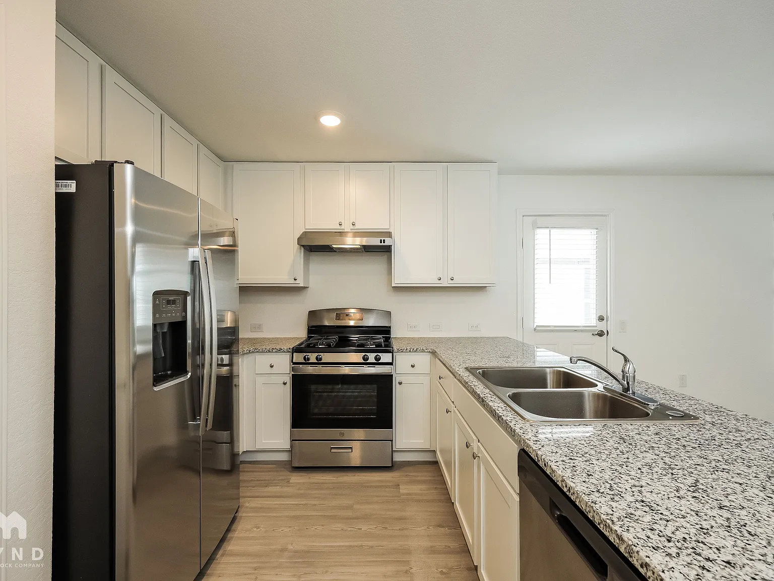 3 bed, 2.0 bath, 1266 sqft, $1,601 — Photo 3