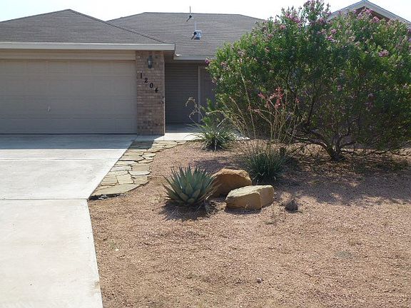 2nd image of 1204 Johnny Ln