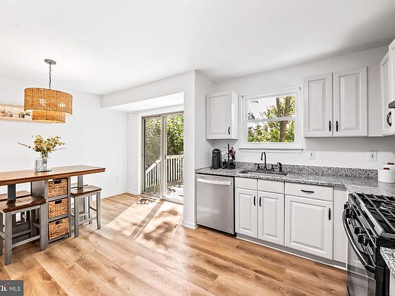 4th image of 12 Ben Woods Ct