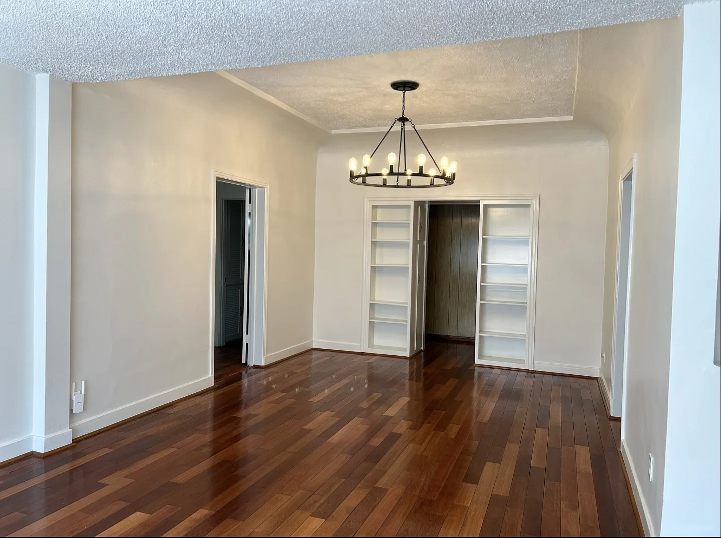 317 E Beach Ave — Photo 4