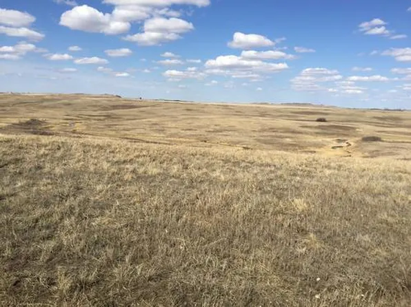 8352 Tophill Dr, Bismarck, ND 58503