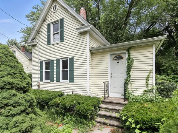 39 Kings Ln, Springfield, MA 01109