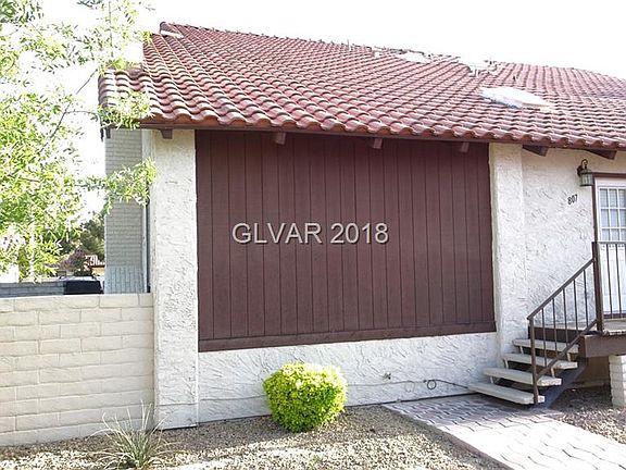 2nd image of 807 Spyglass Ln