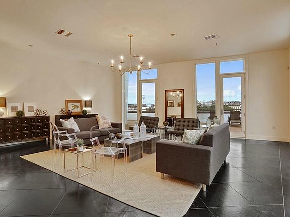 4th image of 900 S Peters St #Penthouse 1