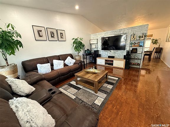 5th image of 119 Hall Crescent
