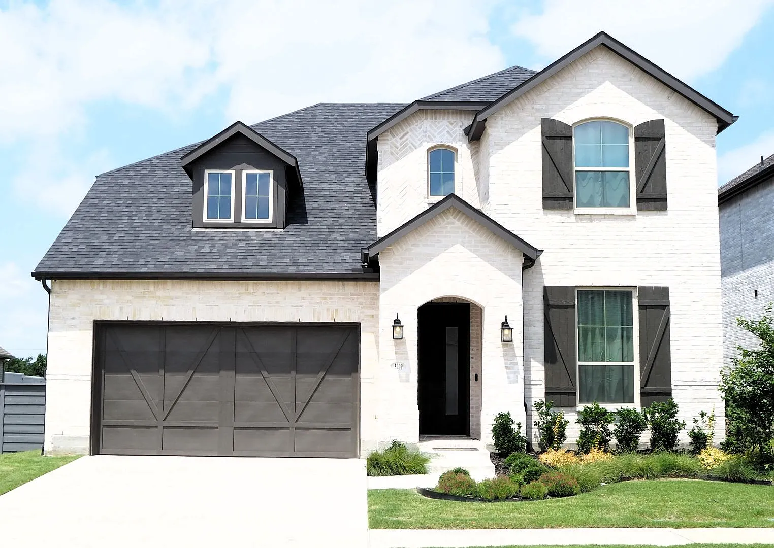 Beautiful 4 Bed 3 Bath Home in Aubrey — Photo 1