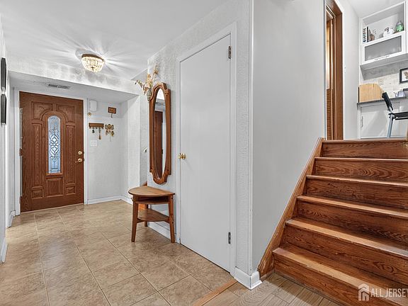 3rd image of 8 Growney St