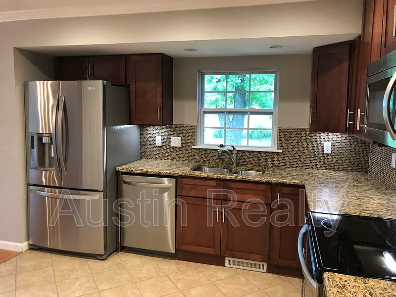 1257 Capri Dr photo 1