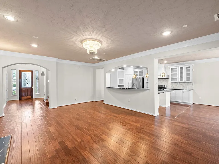 5526 Darschelle Dr — Photo 15