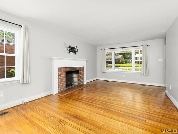 5th image of 609 Raleigh St
