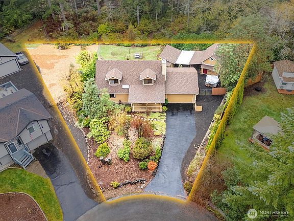 3rd image of 2995 SE Greenridge Court
