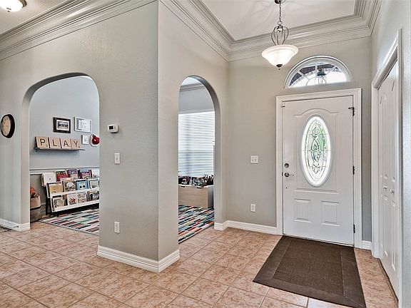 2nd image of 204 Windsor Dr