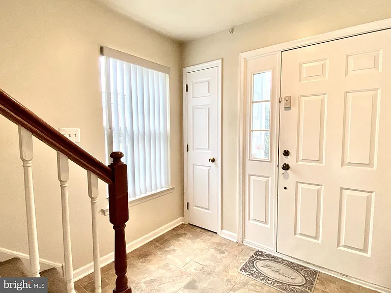 240 William Livingston Ct — Photo 31