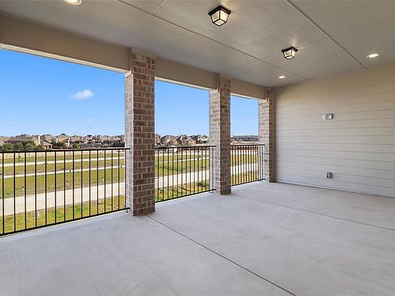 3rd image of 305 Ferndale Pl