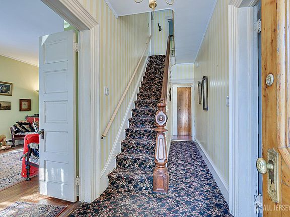 4th image of 52 Spring St