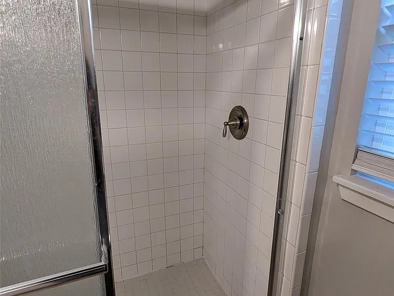 4526 Avenue H — Photo 16